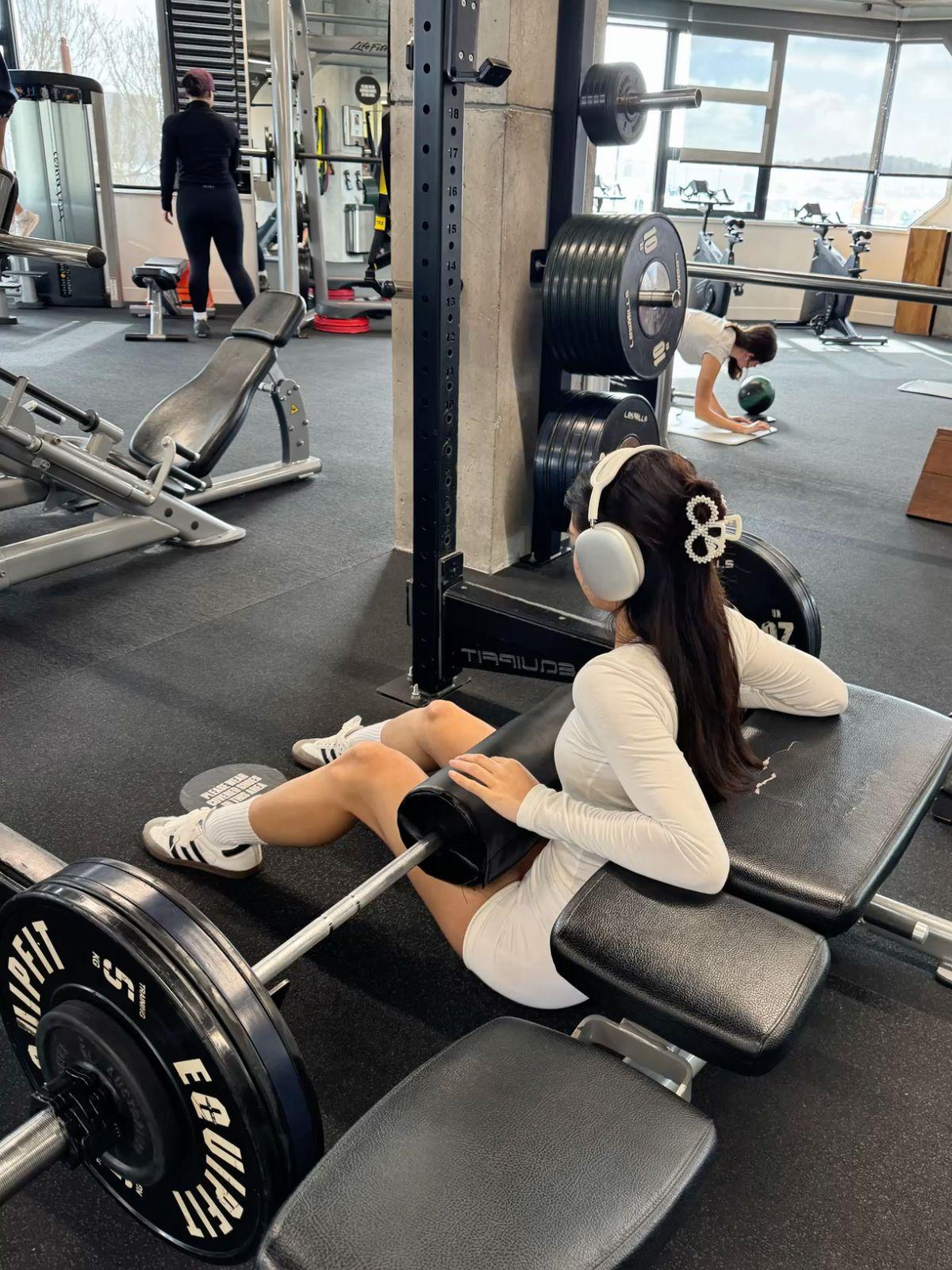 Fitness app context capture for TikTok slideshow